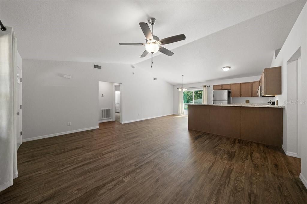 For Sale: $290,000 (3 beds, 2 baths, 1296 Square Feet)