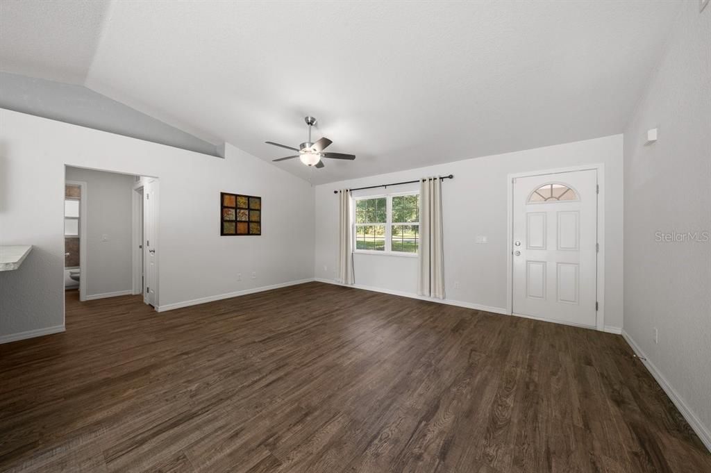 For Sale: $290,000 (3 beds, 2 baths, 1296 Square Feet)