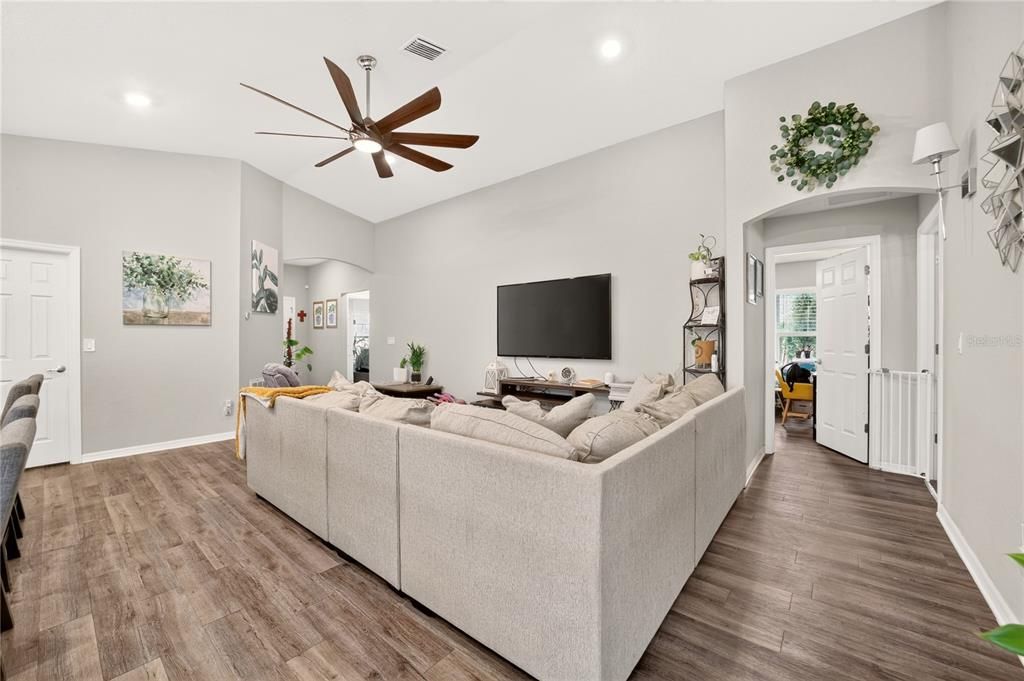 For Sale: $320,000 (4 beds, 2 baths, 1710 Square Feet)