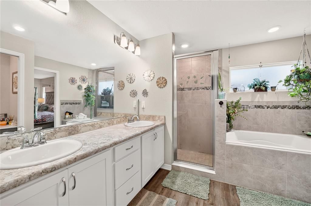For Sale: $320,000 (4 beds, 2 baths, 1710 Square Feet)