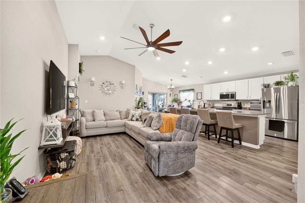 For Sale: $320,000 (4 beds, 2 baths, 1710 Square Feet)