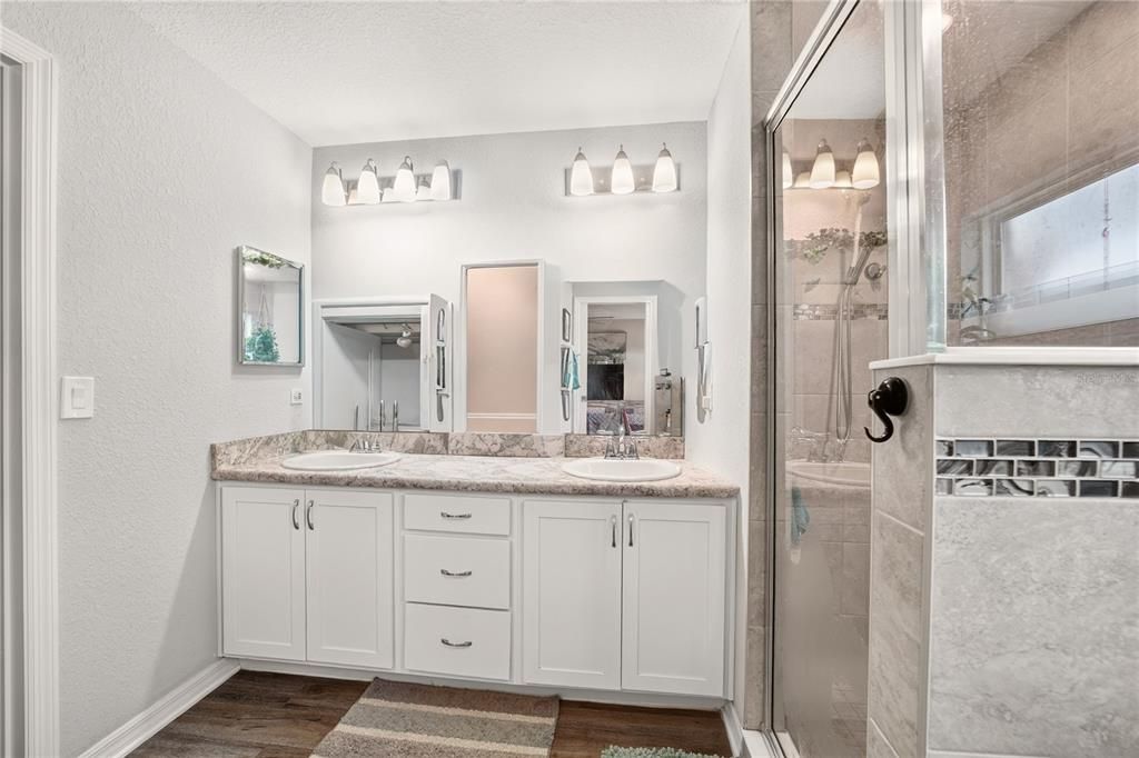 For Sale: $320,000 (4 beds, 2 baths, 1710 Square Feet)