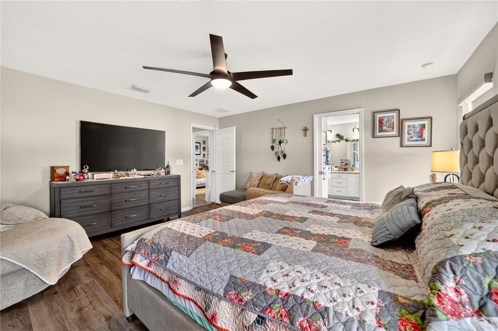 For Sale: $320,000 (4 beds, 2 baths, 1710 Square Feet)