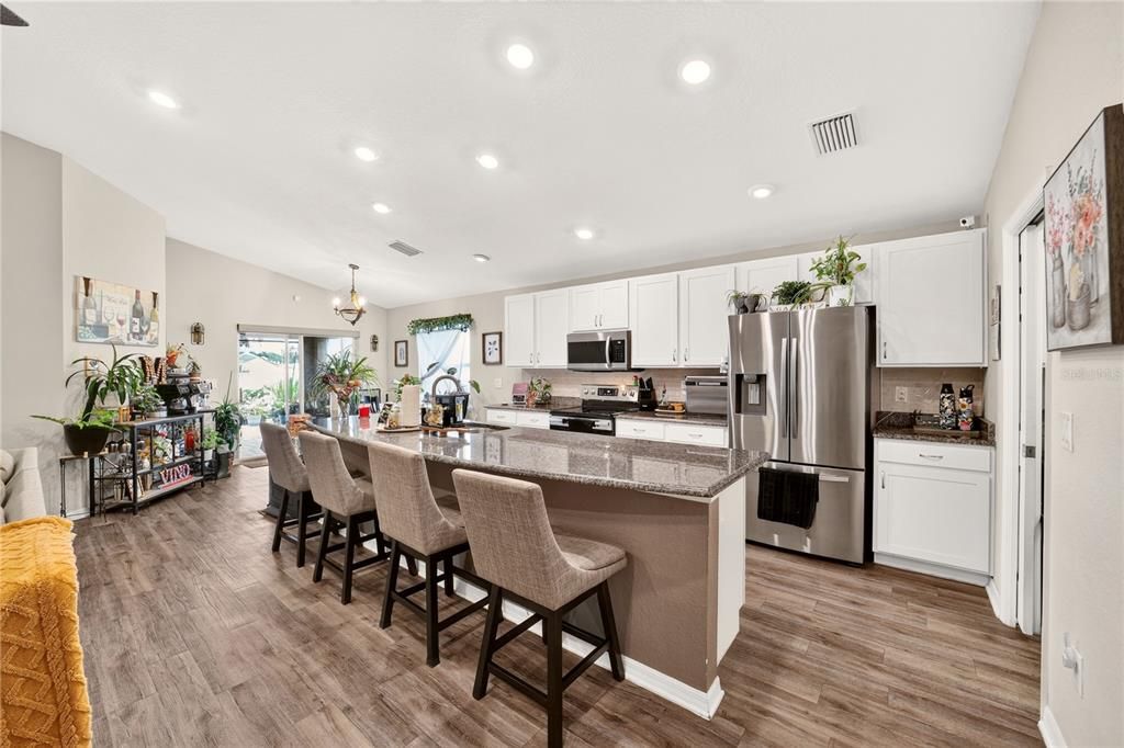 For Sale: $320,000 (4 beds, 2 baths, 1710 Square Feet)
