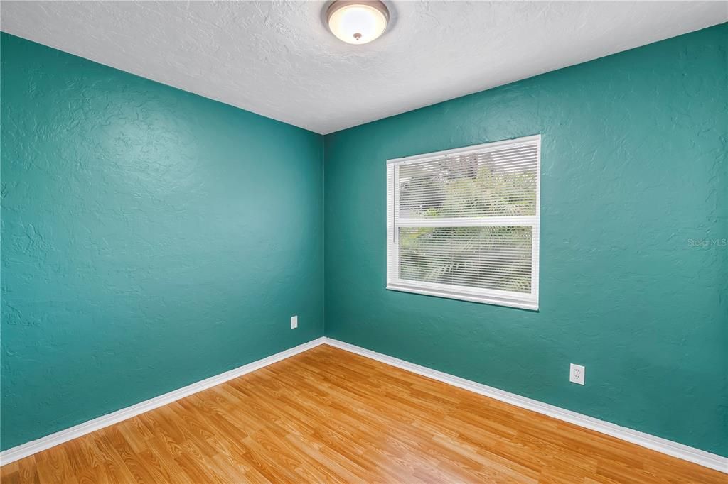 For Sale: $335,000 (3 beds, 1 baths, 1075 Square Feet)