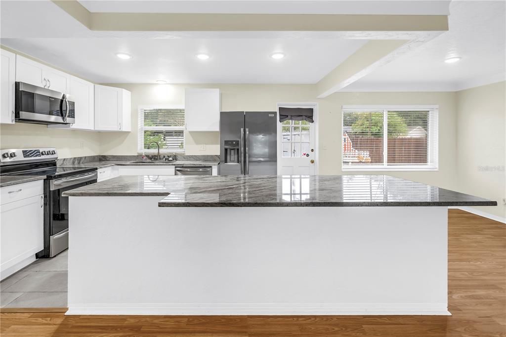 For Sale: $335,000 (3 beds, 1 baths, 1075 Square Feet)