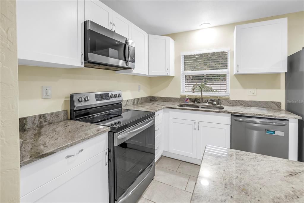 For Sale: $335,000 (3 beds, 1 baths, 1075 Square Feet)
