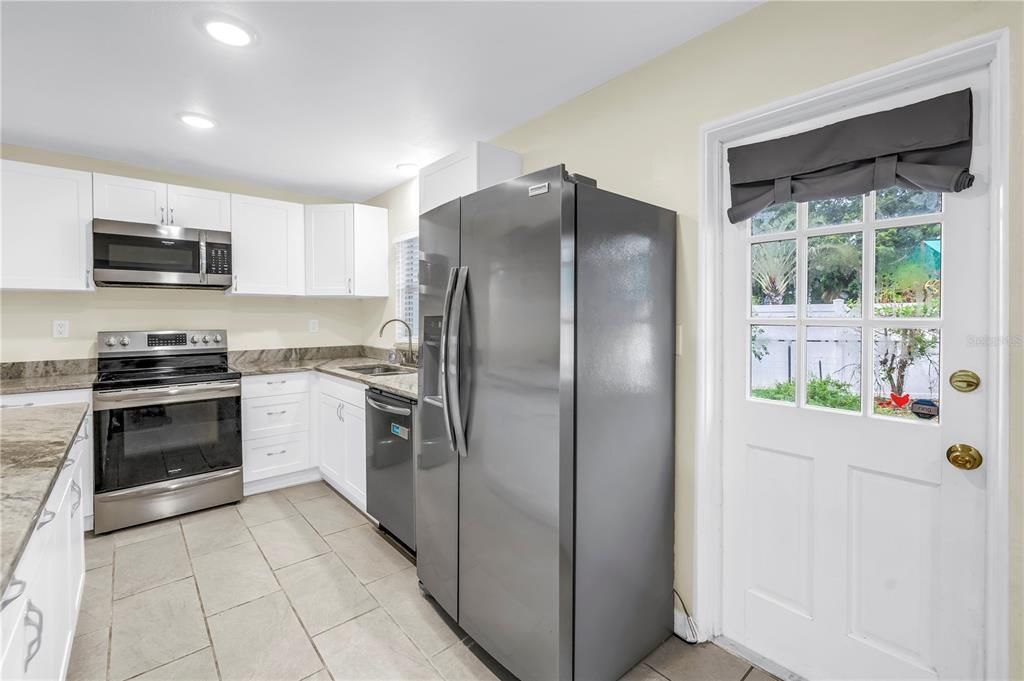 For Sale: $335,000 (3 beds, 1 baths, 1075 Square Feet)