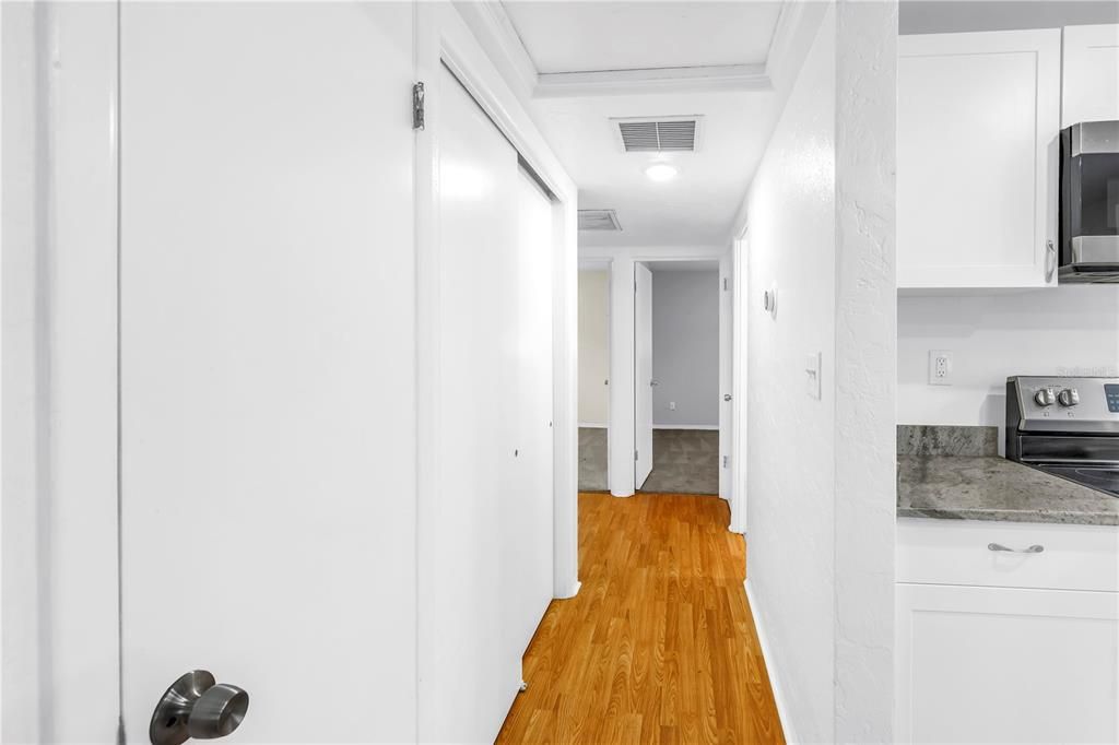 For Sale: $335,000 (3 beds, 1 baths, 1075 Square Feet)