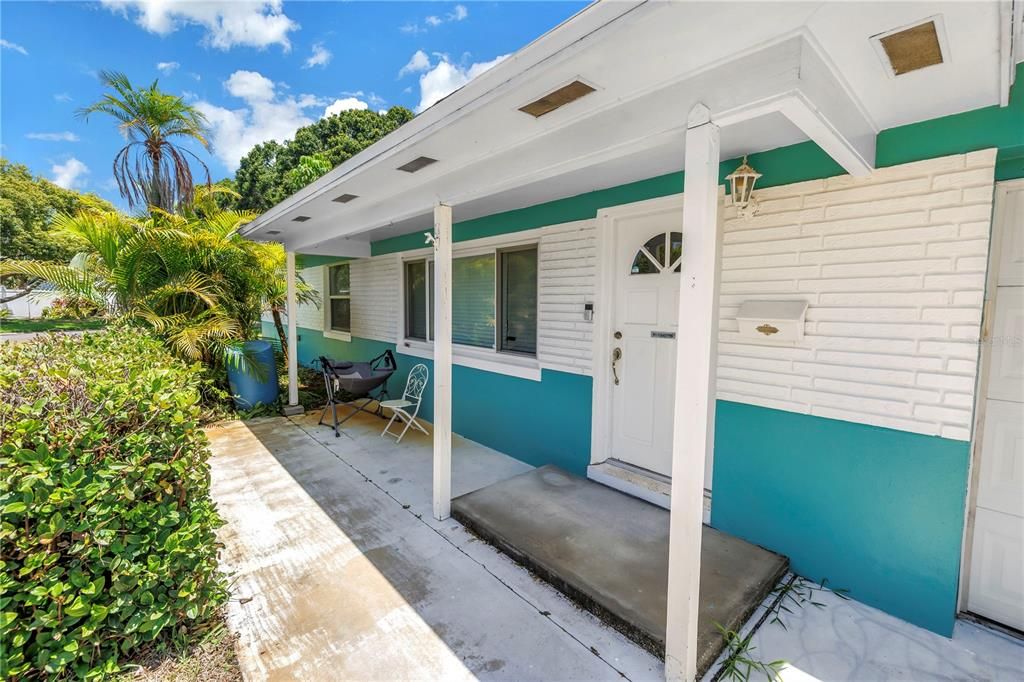 For Sale: $335,000 (3 beds, 1 baths, 1075 Square Feet)