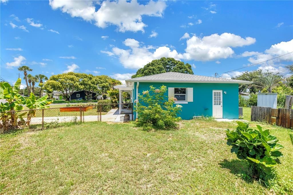 For Sale: $335,000 (3 beds, 1 baths, 1075 Square Feet)