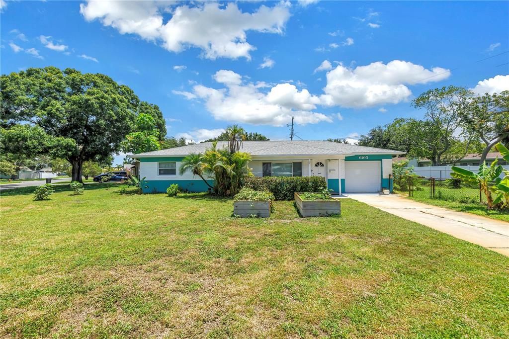 For Sale: $335,000 (3 beds, 1 baths, 1075 Square Feet)
