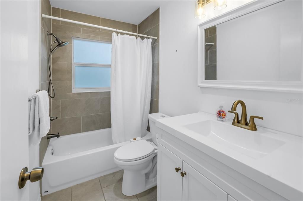 For Sale: $335,000 (3 beds, 1 baths, 1075 Square Feet)