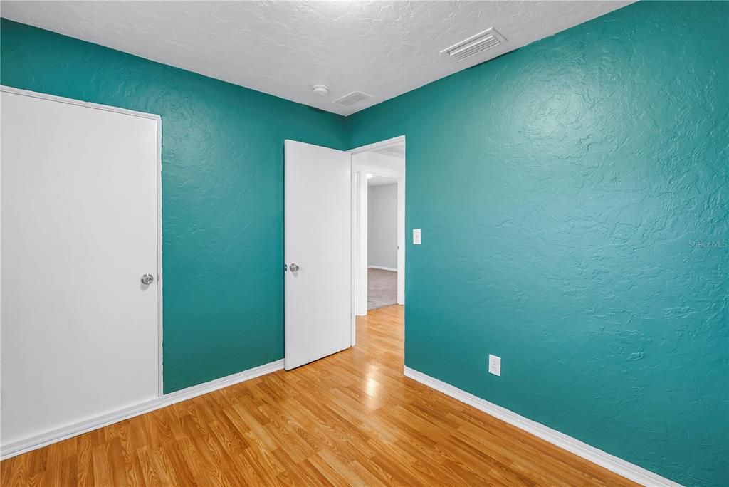 For Sale: $335,000 (3 beds, 1 baths, 1075 Square Feet)