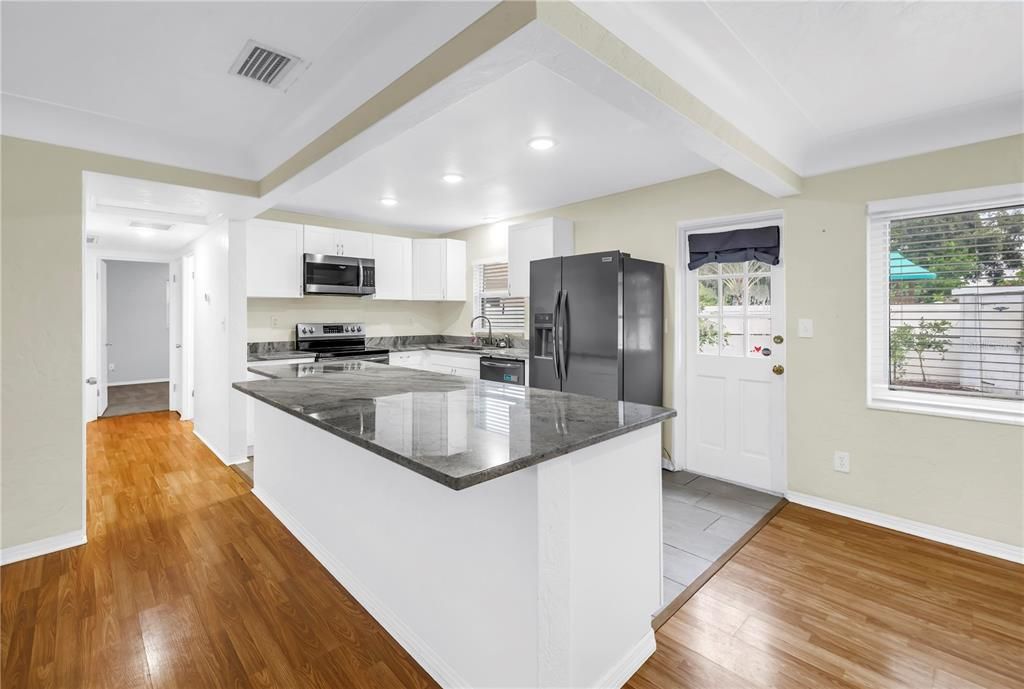 For Sale: $335,000 (3 beds, 1 baths, 1075 Square Feet)
