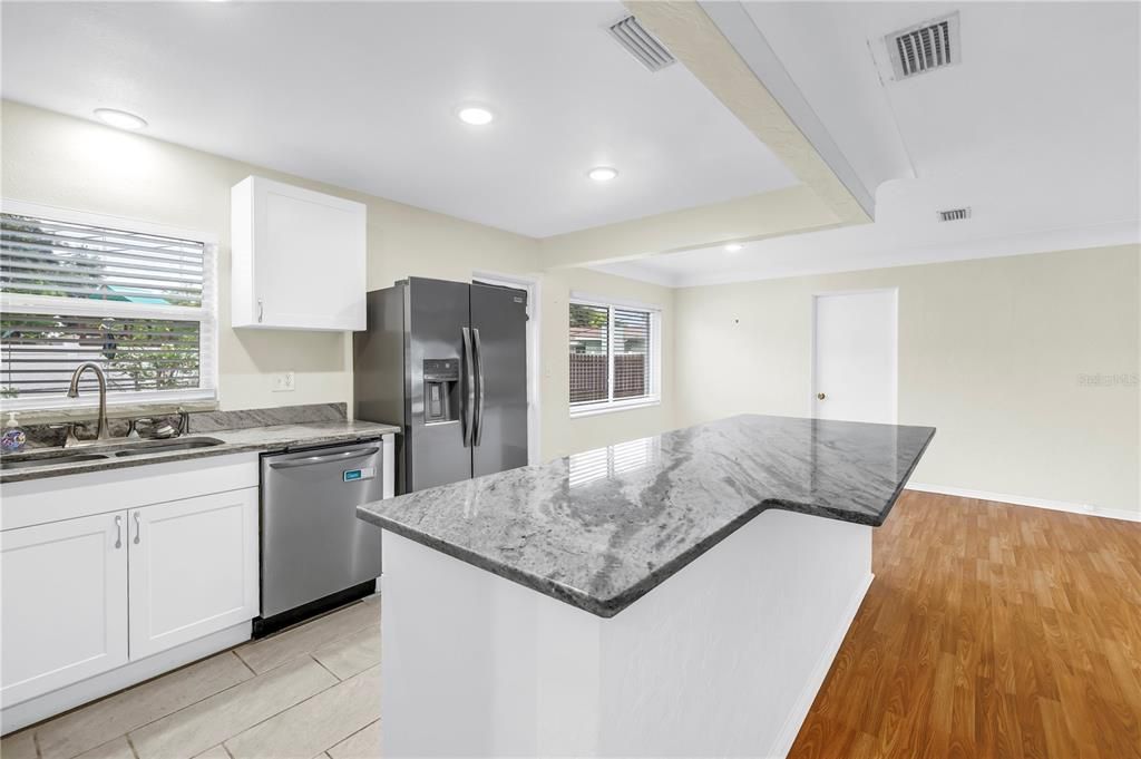 For Sale: $335,000 (3 beds, 1 baths, 1075 Square Feet)