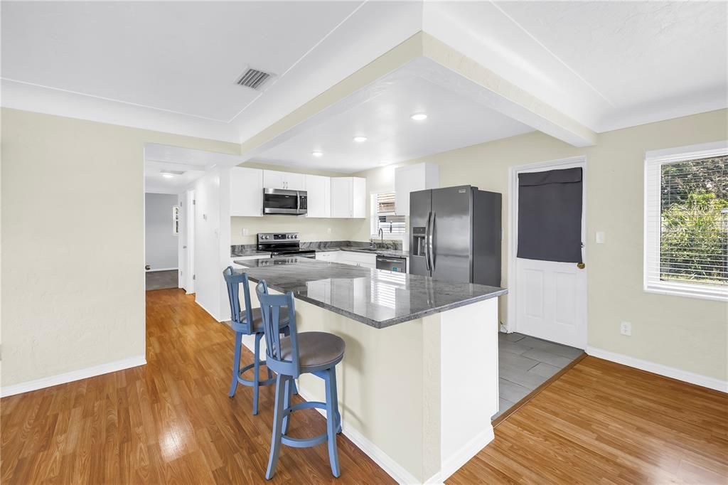 For Sale: $335,000 (3 beds, 1 baths, 1075 Square Feet)