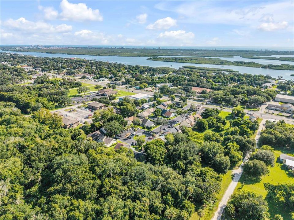 For Sale: $229,000 (2 beds, 2 baths, 956 Square Feet)