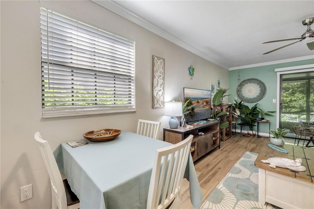 For Sale: $229,000 (2 beds, 2 baths, 956 Square Feet)