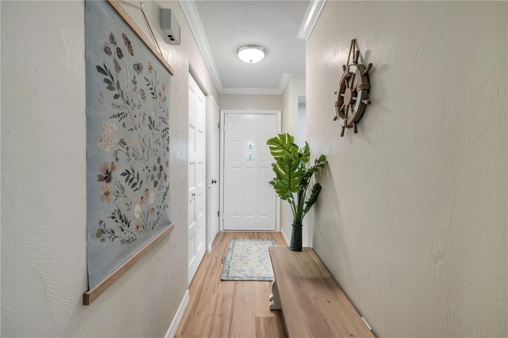 For Sale: $229,000 (2 beds, 2 baths, 956 Square Feet)