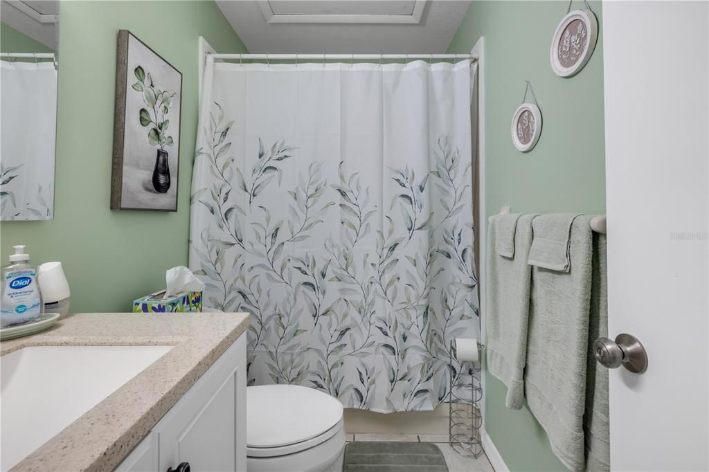 For Sale: $229,000 (2 beds, 2 baths, 956 Square Feet)
