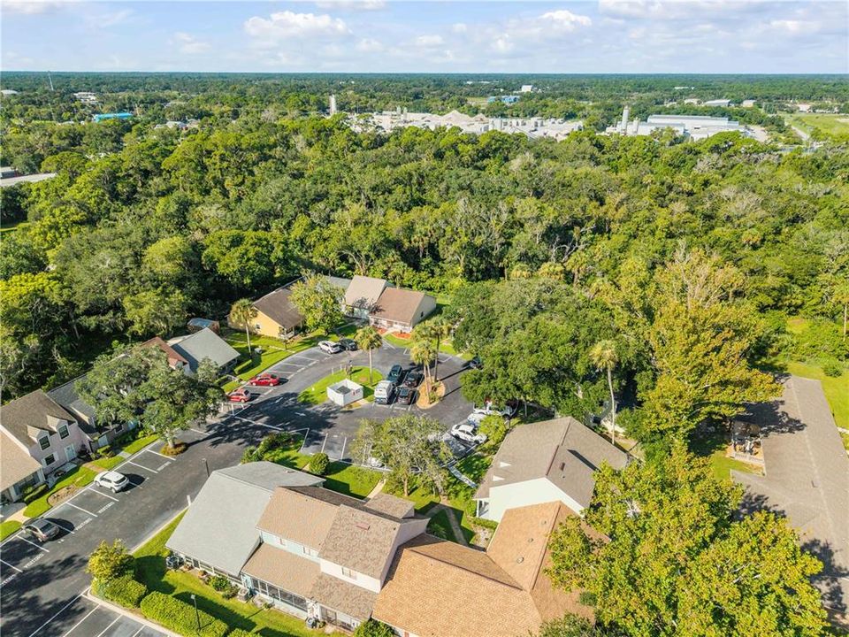 For Sale: $229,000 (2 beds, 2 baths, 956 Square Feet)