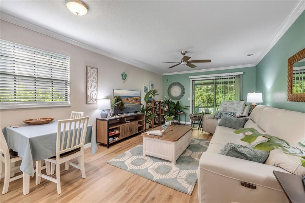 For Sale: $229,000 (2 beds, 2 baths, 956 Square Feet)