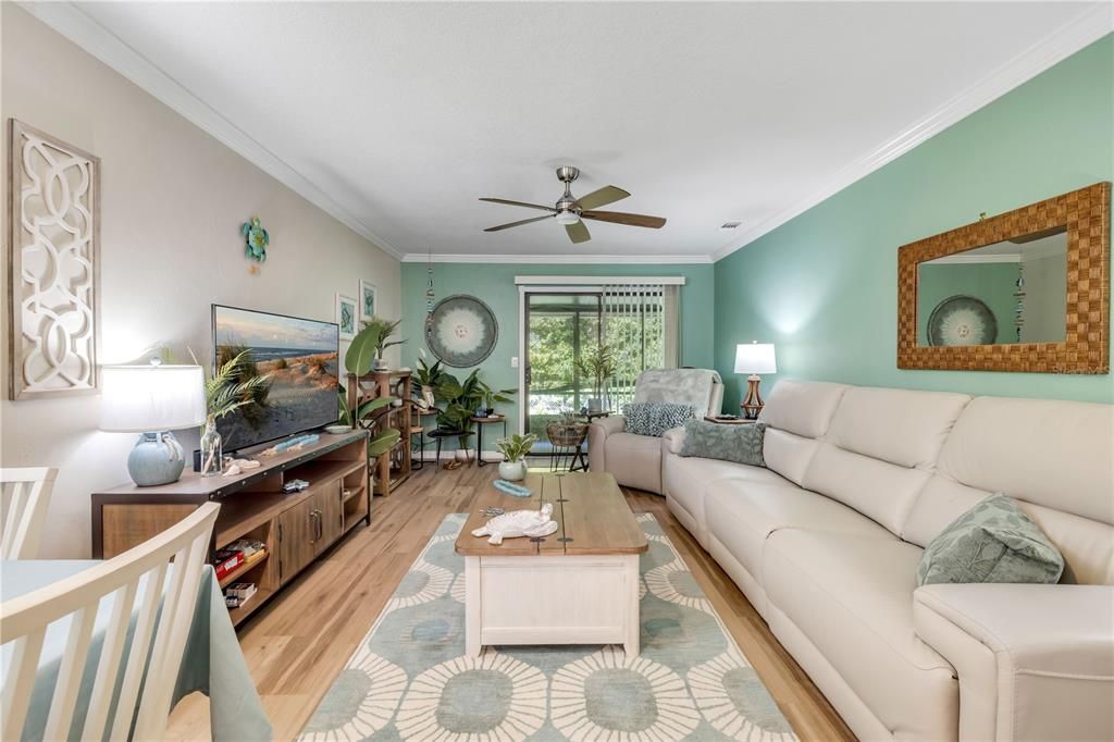 For Sale: $229,000 (2 beds, 2 baths, 956 Square Feet)