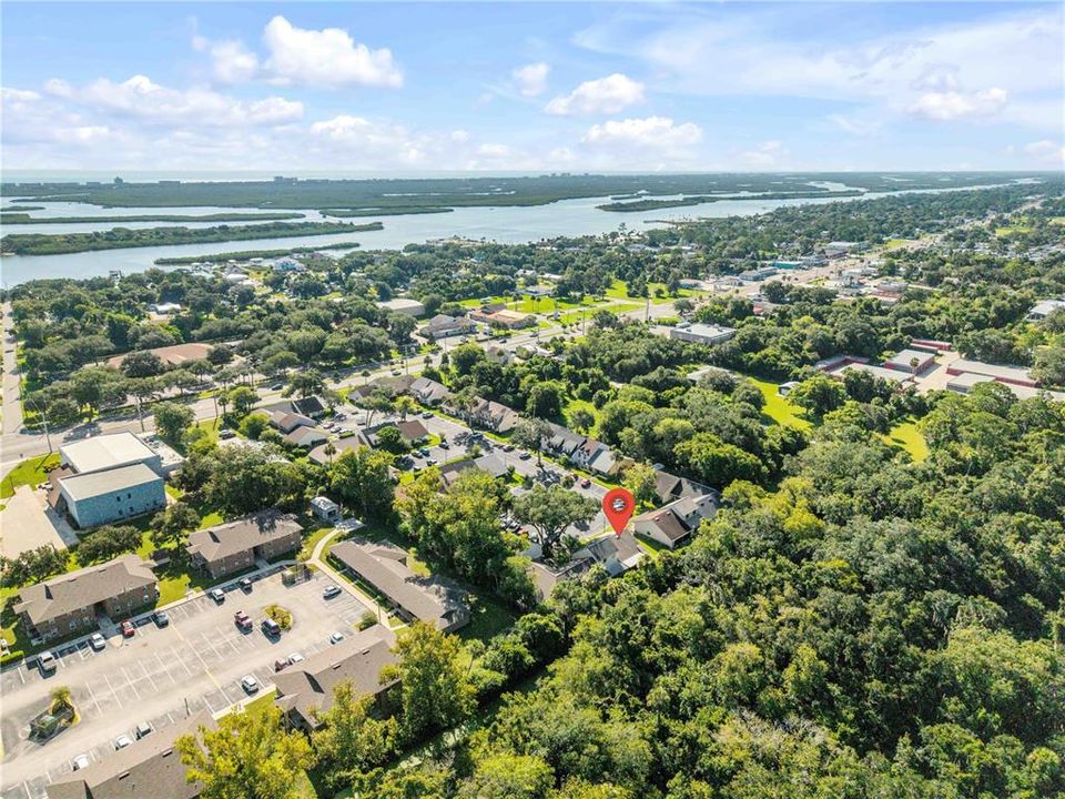 For Sale: $229,000 (2 beds, 2 baths, 956 Square Feet)