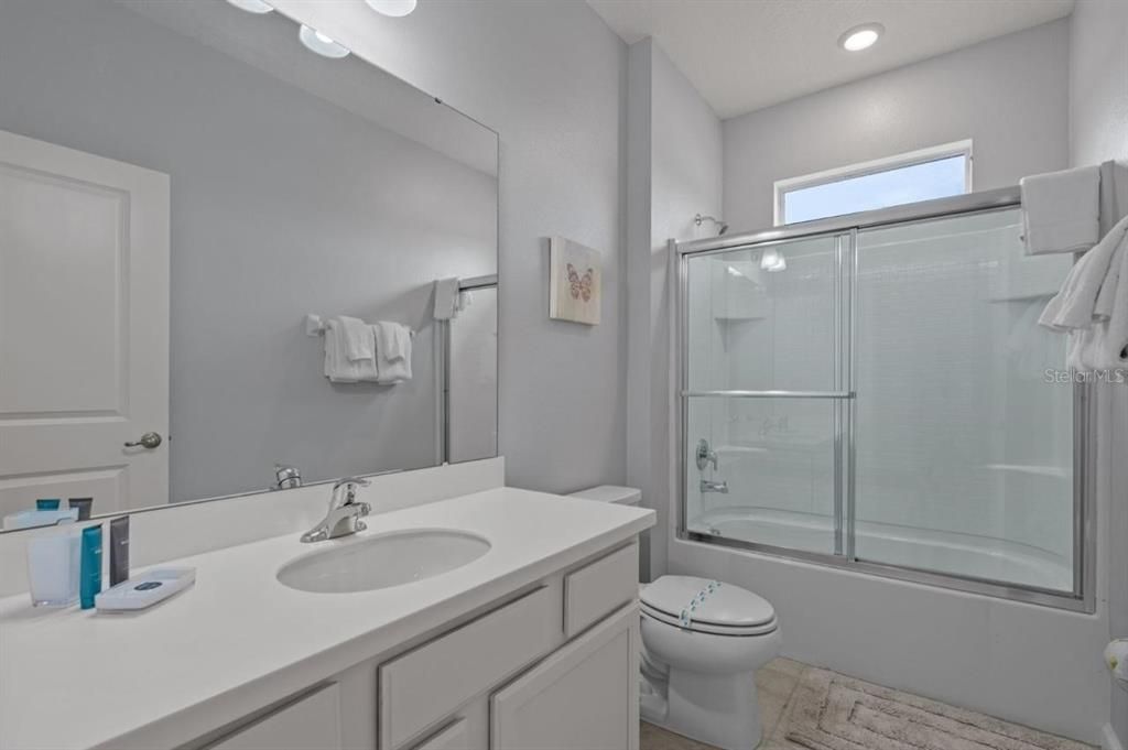 For Sale: $800,000 (8 beds, 5 baths, 2872 Square Feet)