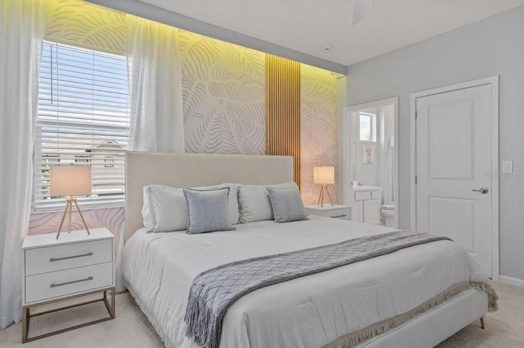 For Sale: $800,000 (8 beds, 5 baths, 2872 Square Feet)