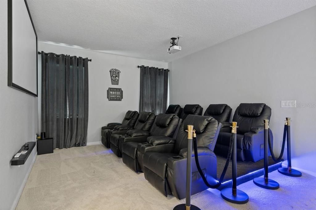 For Sale: $800,000 (8 beds, 5 baths, 2872 Square Feet)