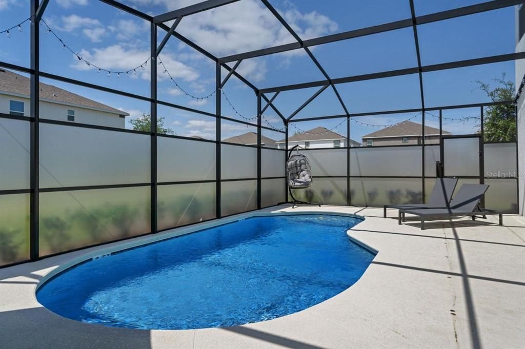 For Sale: $800,000 (8 beds, 5 baths, 2872 Square Feet)