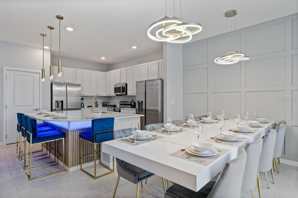 For Sale: $800,000 (8 beds, 5 baths, 2872 Square Feet)