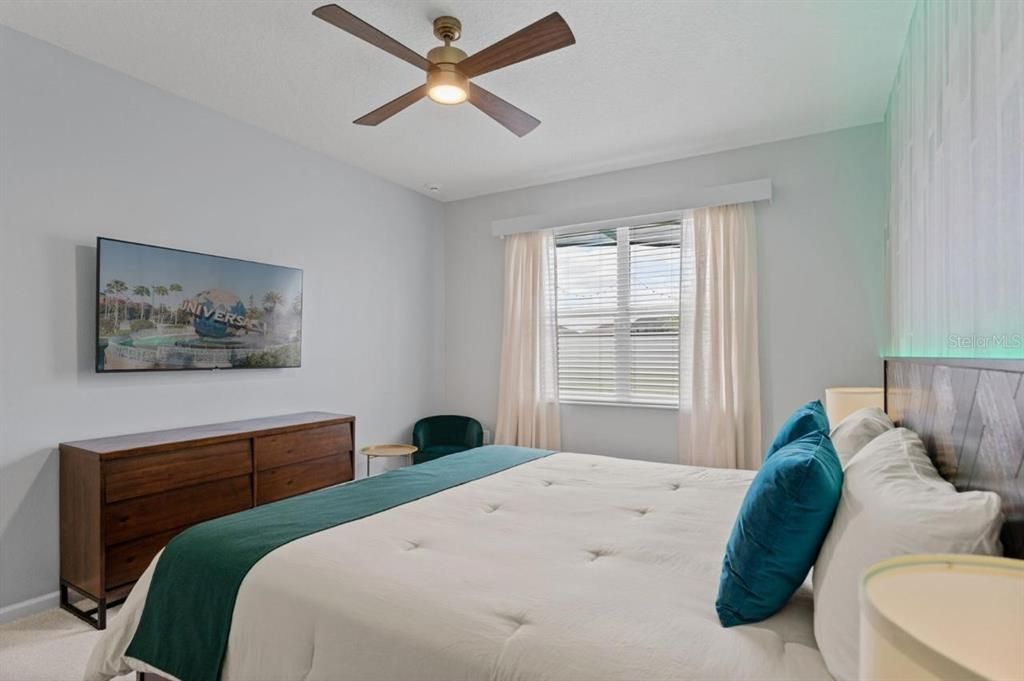 For Sale: $800,000 (8 beds, 5 baths, 2872 Square Feet)