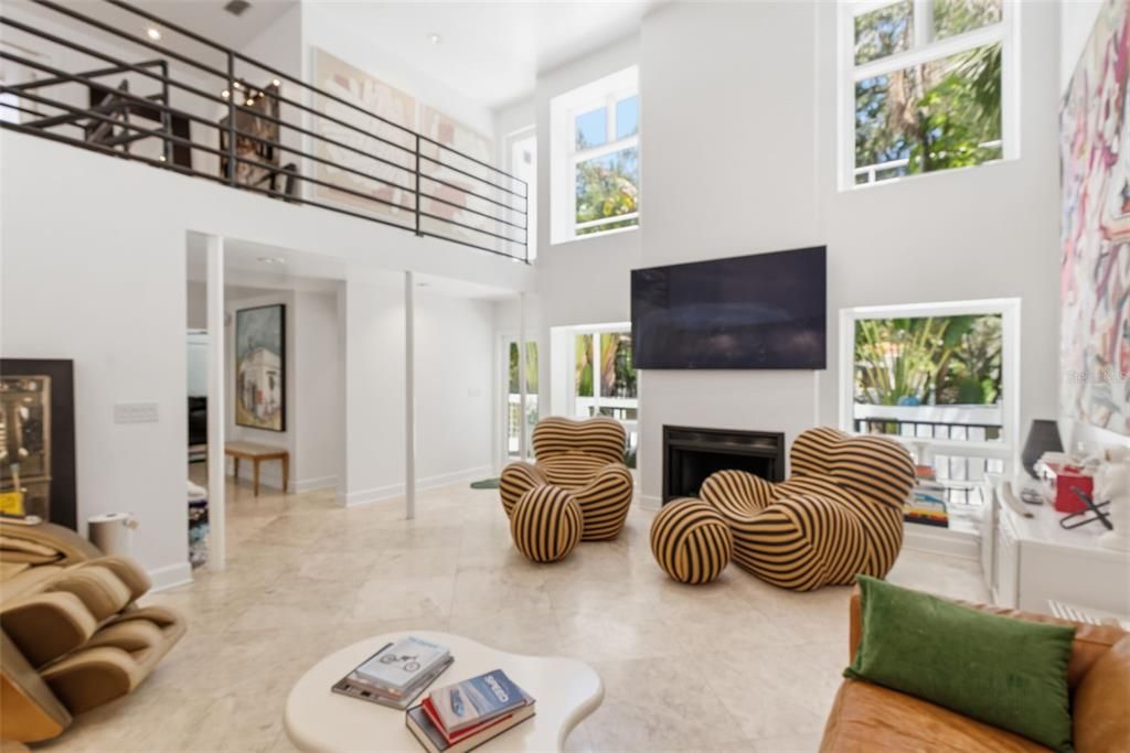 En Venta: $1,400,000 (3 camas, 3 baños, 2314 Pies cuadrados)