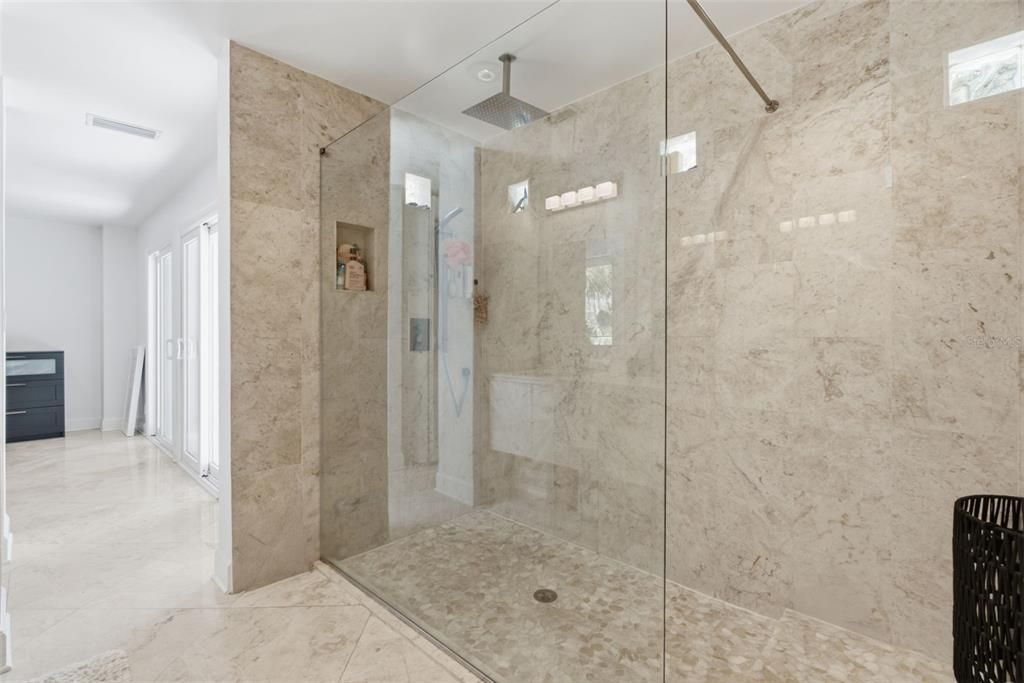 En Venta: $1,400,000 (3 camas, 3 baños, 2314 Pies cuadrados)