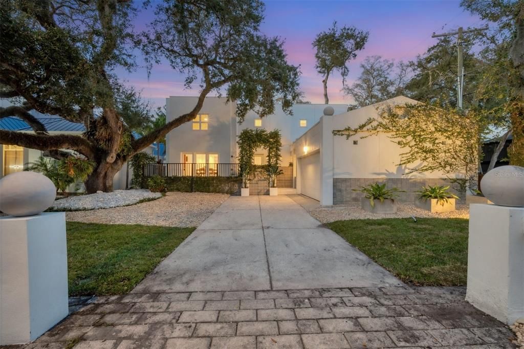 En Venta: $1,400,000 (3 camas, 3 baños, 2314 Pies cuadrados)