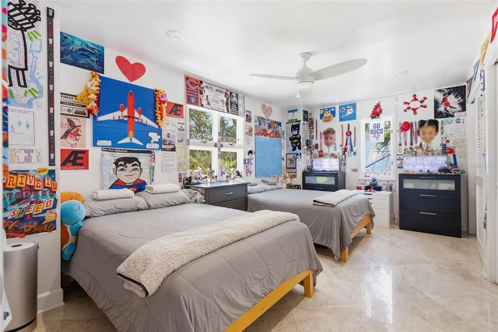 En Venta: $1,400,000 (3 camas, 3 baños, 2314 Pies cuadrados)