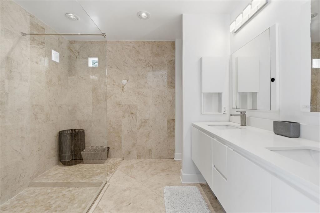 En Venta: $1,400,000 (3 camas, 3 baños, 2314 Pies cuadrados)