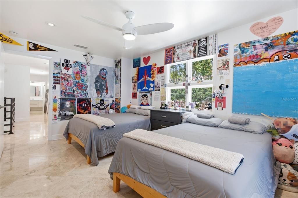 En Venta: $1,400,000 (3 camas, 3 baños, 2314 Pies cuadrados)