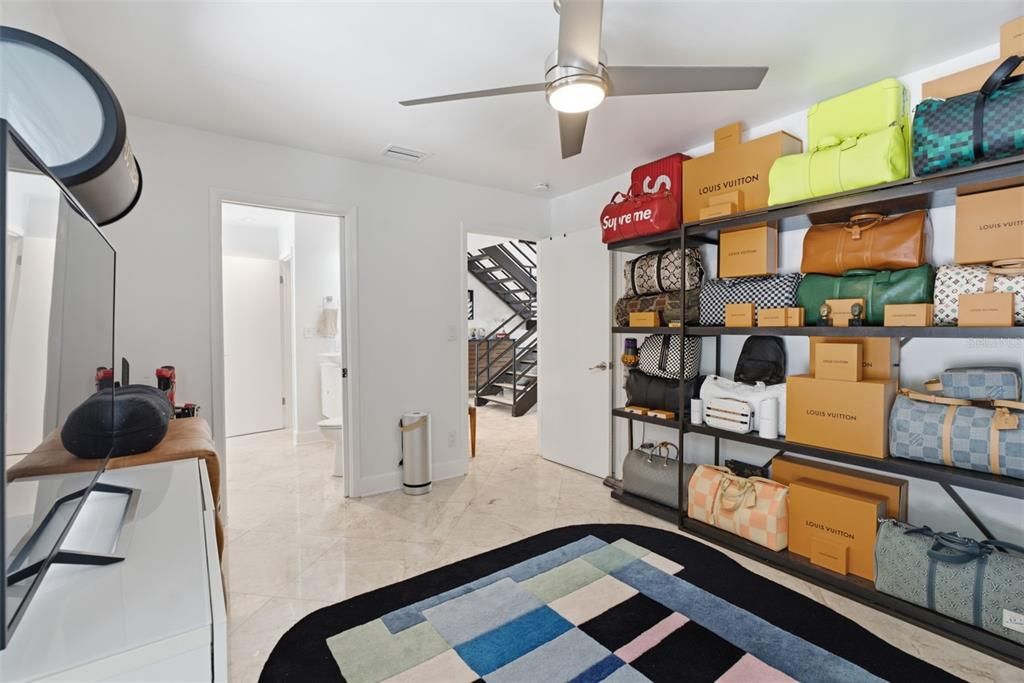 En Venta: $1,400,000 (3 camas, 3 baños, 2314 Pies cuadrados)