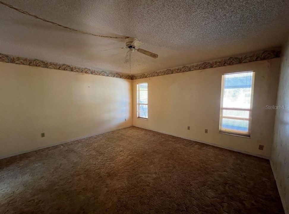 En Venta: $245,000 (3 camas, 2 baños, 1876 Pies cuadrados)