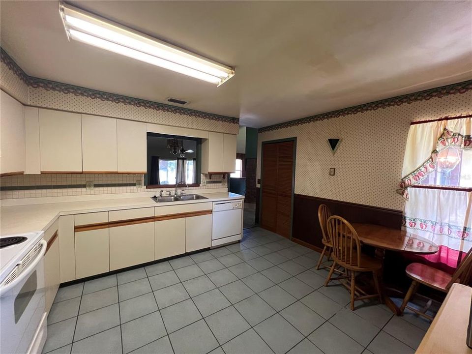 En Venta: $245,000 (3 camas, 2 baños, 1876 Pies cuadrados)