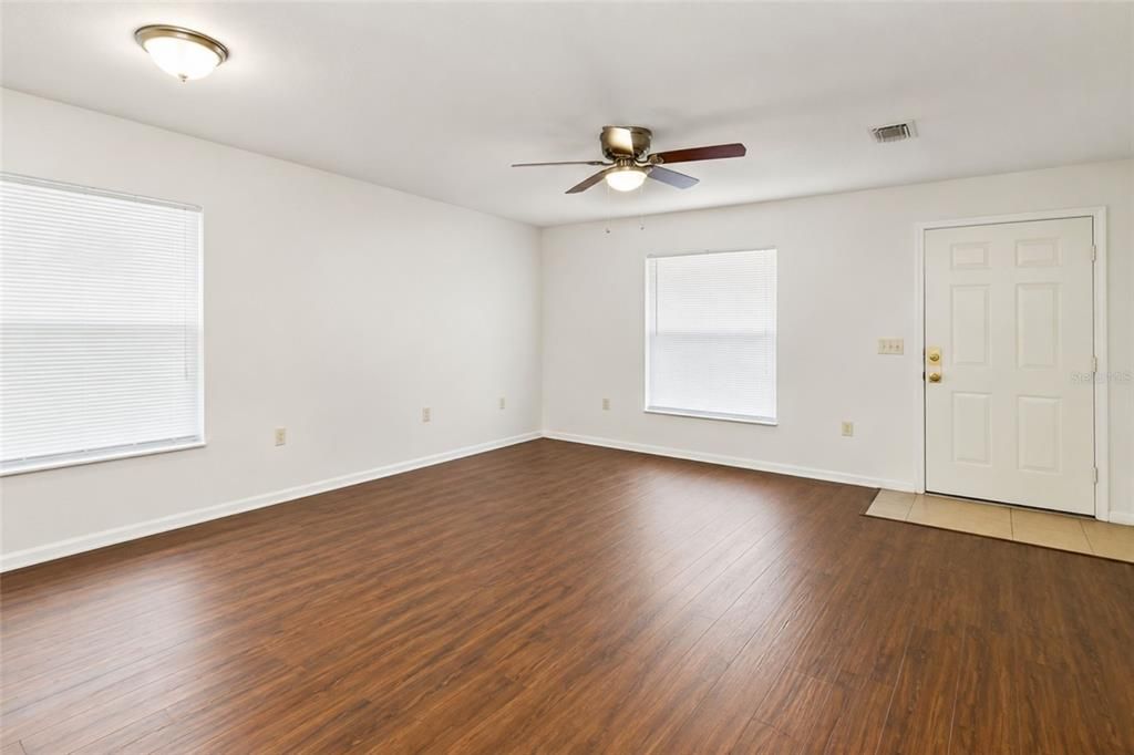 В аренду: $1,695 (3 спален, 2 ванн, 1200 Квадратных фут)
