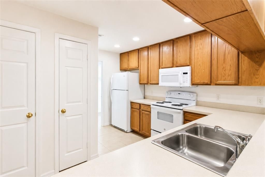 В аренду: $1,695 (3 спален, 2 ванн, 1200 Квадратных фут)