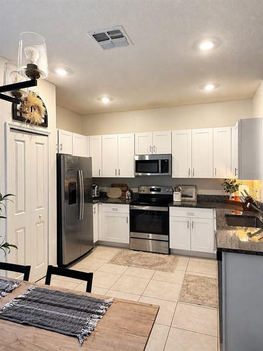 For Rent: $2,200 (3 beds, 2 baths, 1634 Square Feet)