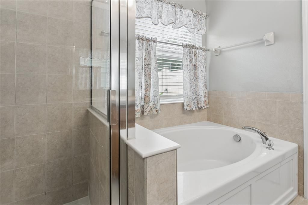 For Sale: $345,000 (3 beds, 2 baths, 1394 Square Feet)