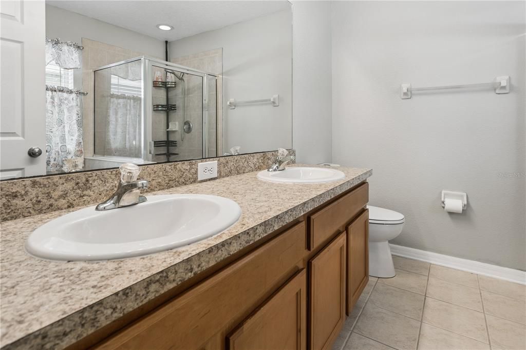 For Sale: $345,000 (3 beds, 2 baths, 1394 Square Feet)