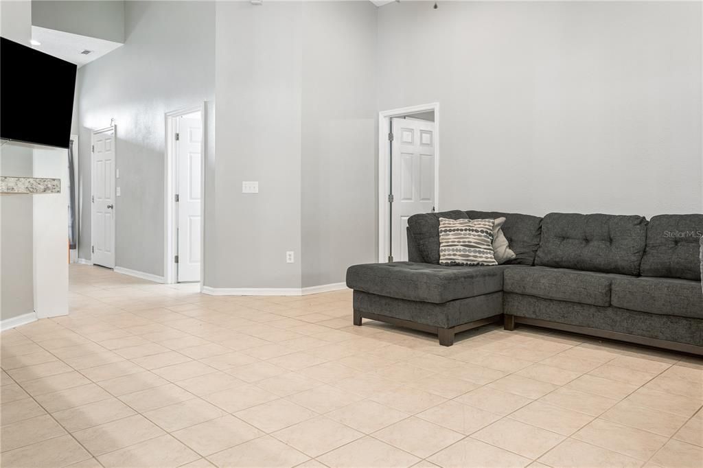 For Sale: $345,000 (3 beds, 2 baths, 1394 Square Feet)